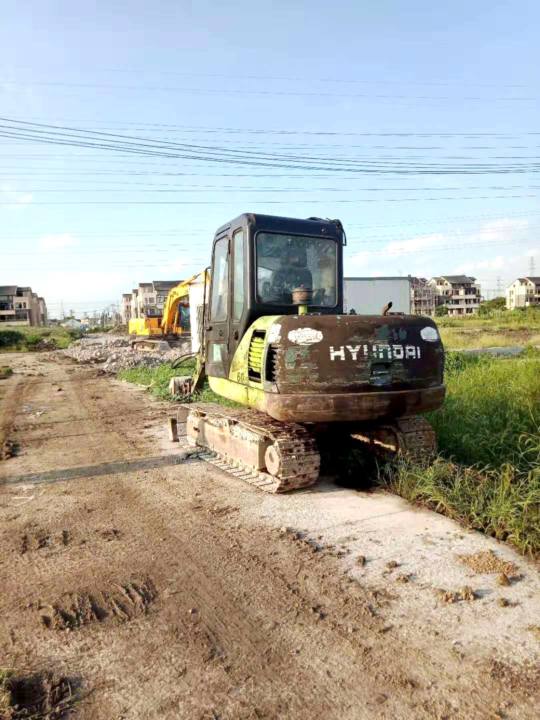 挖掘機燃油和潤滑油脂的管理.jpg